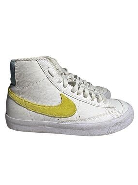 Nike Blazer Mid 77 Sneakers White High Tops Shoes Youth Size 7 Womens Size 8.5